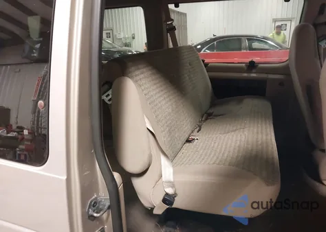 2002 Ford E-150 Xl/Xlt from USA, damaged, VIN 1FMRE11L02HA28257